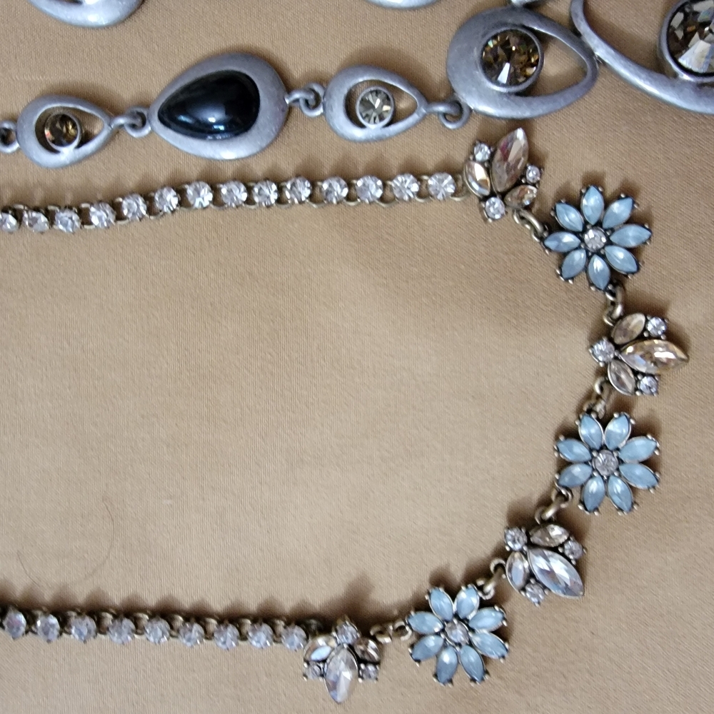 Necklaces - Picture 2 of 8
